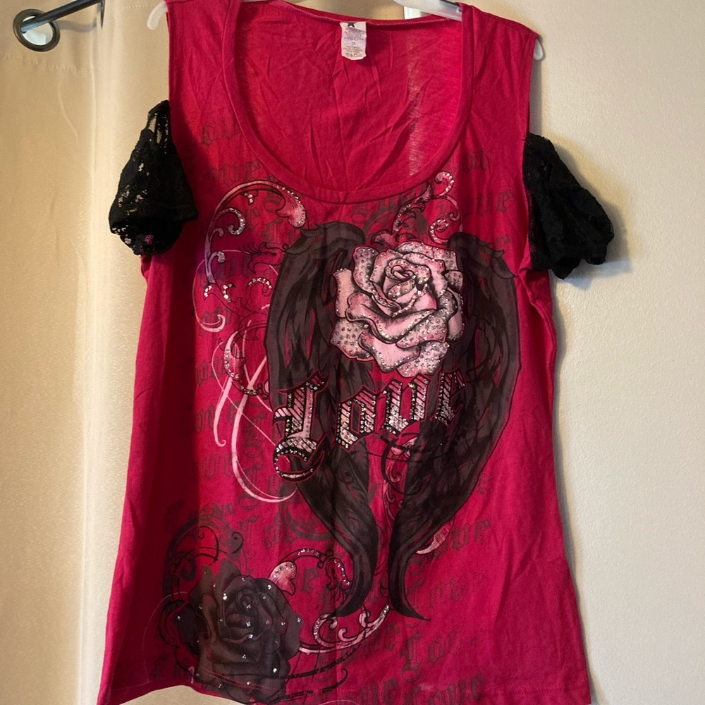 🥰 Cute cold shoulder top 🥰